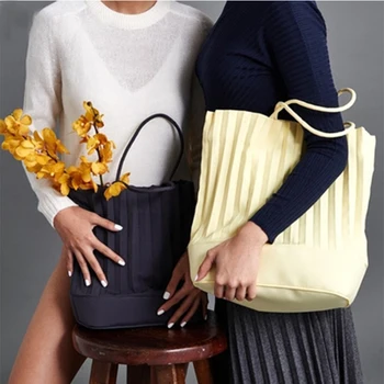 

Retro Design Pleated Women Handbag Simple Travel Shopping Bag Tote Handbags Women Shoulder Messenger Bags Bucket Bag 2020 Purse