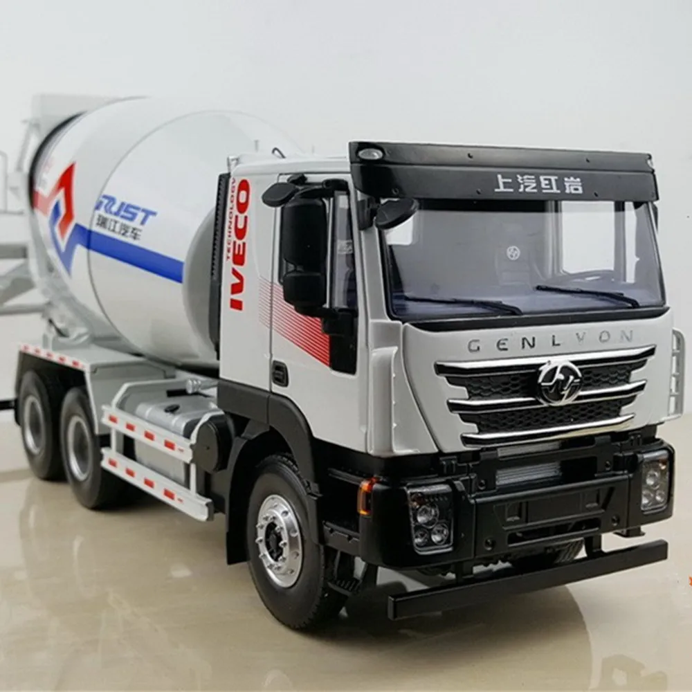 Авторизованная модель грузовика 1/24 SAIC Hongyan Iveco Genlvon игрушечная для Рождества |