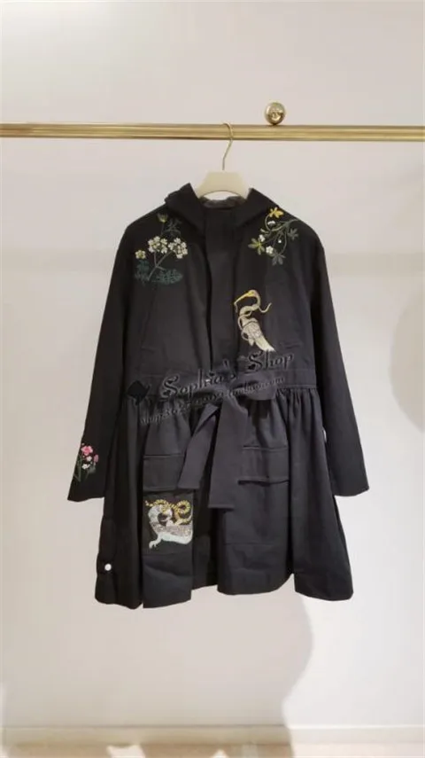 

18 Positioning Heavy Industry Embroidery Lace Waist Wrinkles Lian Cap Windbreaker Coat 83148