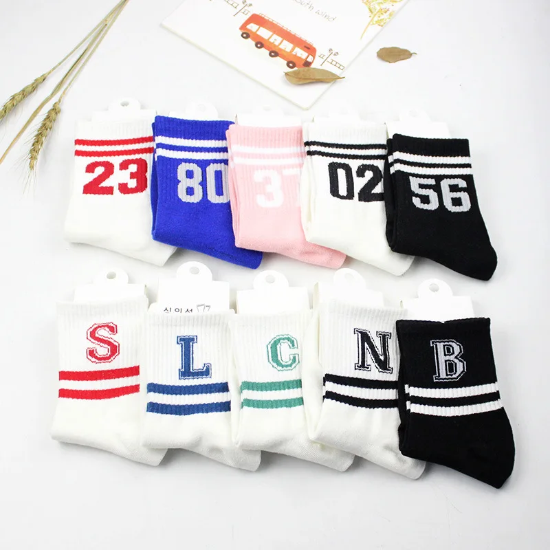 Женские белые и черные носки, носки с буквенным принтом, хлопковые теплые милые забавные милые модные повседневные носки в Корейском стиле