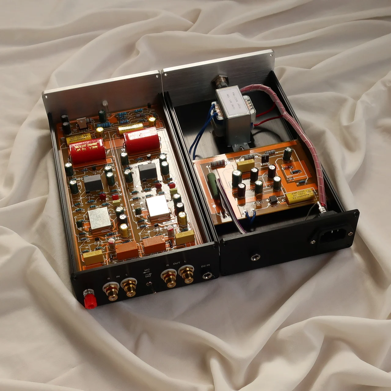 

Split Type MM MC Phono Turntable Preamp Pre-amplifier Dual Phono Preamplifier class A Circuit