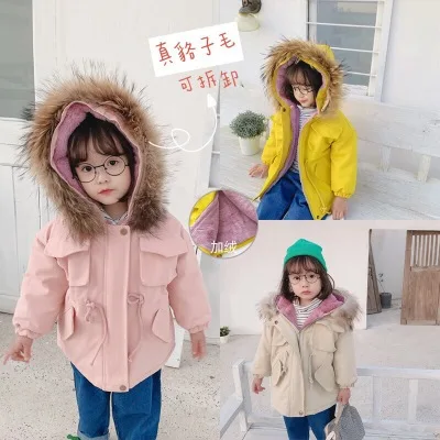 Куртки для маленьких девочек; детский плотный бархатный плащ; Новинка года; зимняя ветровка с капюшоном для маленьких девочек; детская верхняя одежда