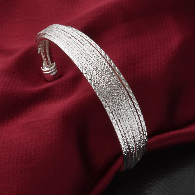 3409393891_735333281