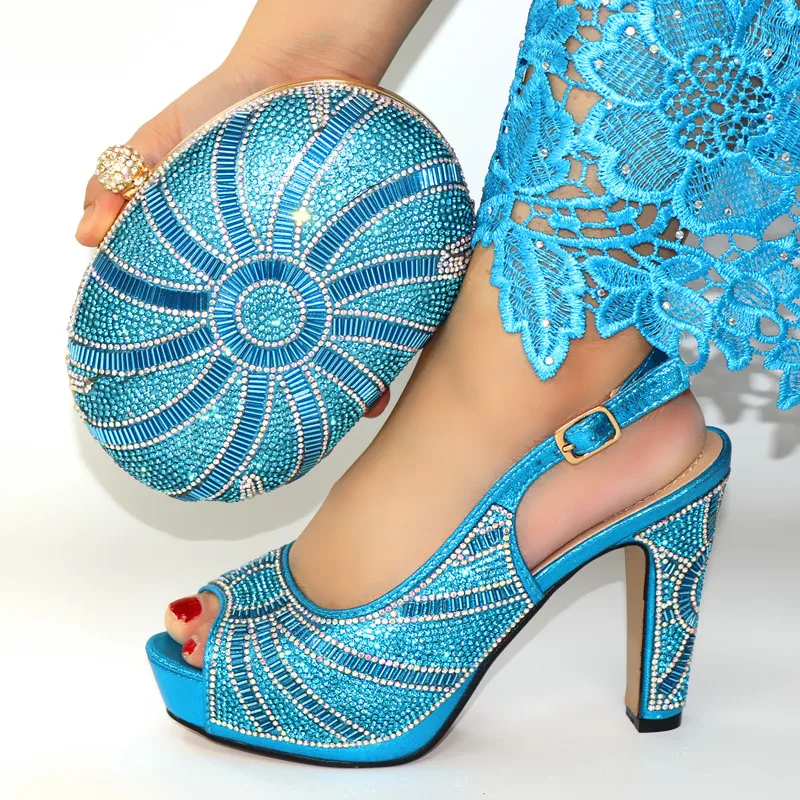 Элегантное голубое небо; женские туфли-лодочки; подходящая Сумочка с большим украшением в виде кристаллов; комплект из туфель и сумочки в африканском стиле; Каблук 12 см; CR177