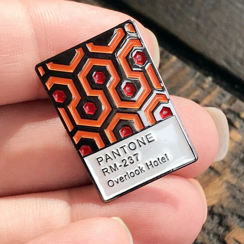 Alfileres de broche de Metal esmaltado para chaquetas, accesorios de de moda para Vaqueros, insignias de solapa, broche de la alfombra brillante Overlook - AliExpress Joyería y accesorios