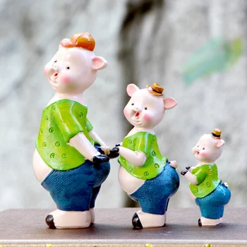 

CREATIVE THREE PIECES OF RESIN DOLLS CRAFTS PIG CARTOON ANIMALS SET UP A LIVING ROOM GARDEN SHELF SMALL ORNAMENTS STATUE