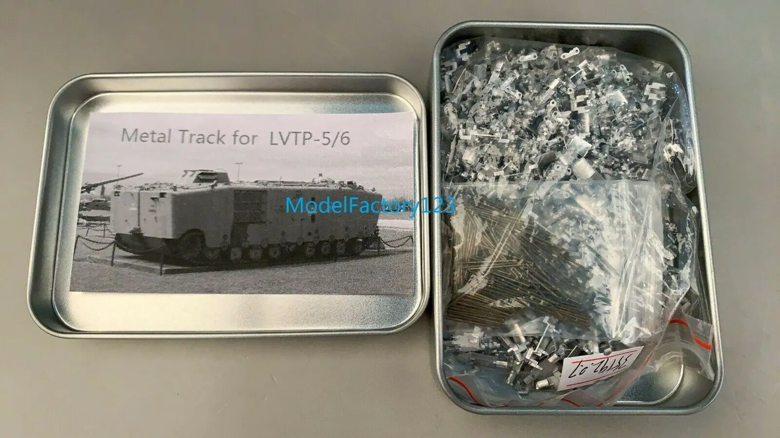 R Model CQ35192F 1/35 Metal Track and Pin for U S M C LVTP-5/6 | Игрушки и хобби