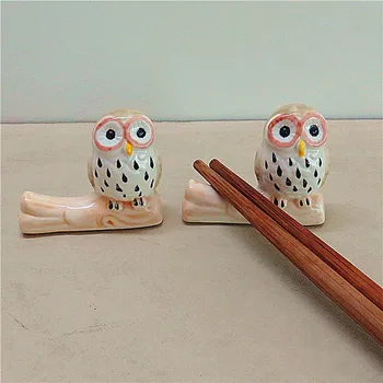 

1PCS Lovely Owl Chopsticks Stand Ceramic Chopsticks Stand Two-color Household Pendulum