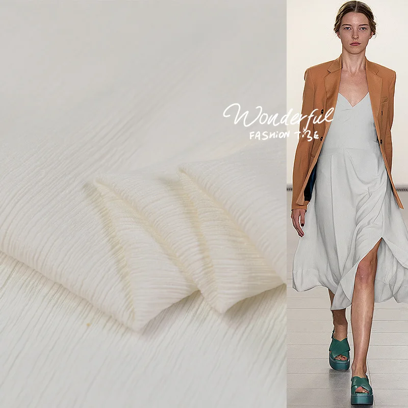 

jenny1986Custom made Hanfu with 19mm 3D pure white silk crepe fabric Drawing fabric