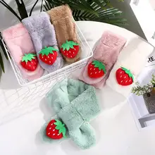 Милый детский теплый плюшевый шарф с клубничкой для мальчиков и девочек; сезон осень-зима; теплый шарф с воротником; мягкая верхняя одежда; аксессуары