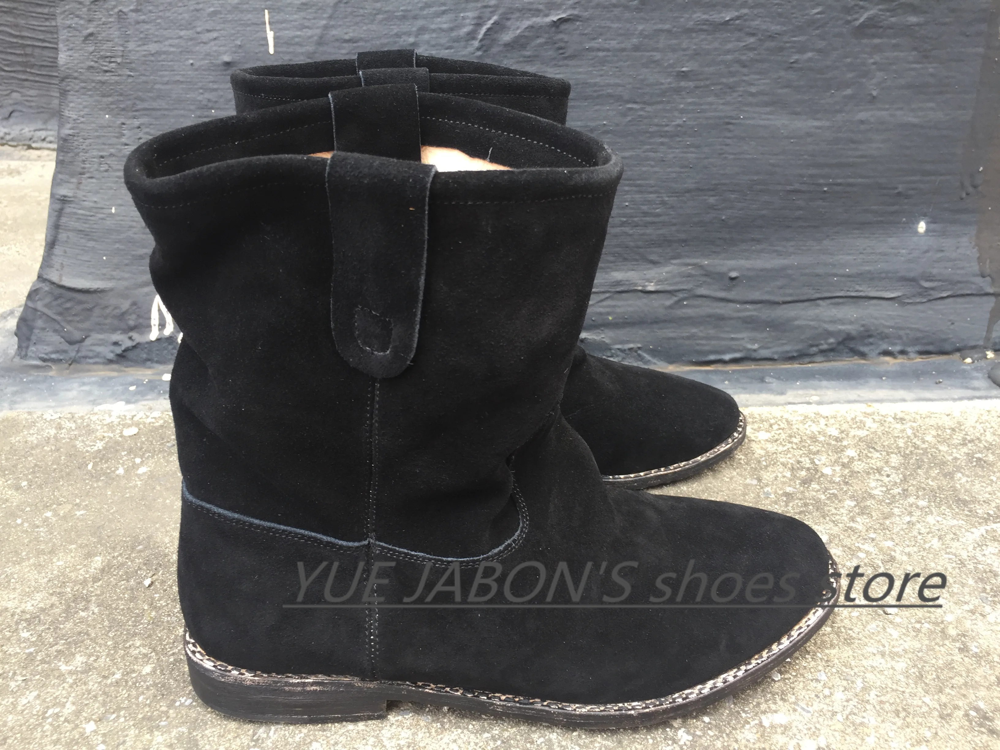 Черные женские замшевые ботильоны короткие ботинки с острым носком на плоской подошве и танкетке ботинки высокого качества женская зимняя обувь Zapatos De Mujer