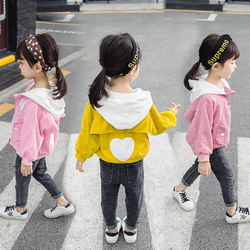 Весенне-осенняя куртка принцессы для малышей; Вельветовая куртка с капюшоном в форме сердца для маленьких девочек; кардиган; одежда для маленьких девочек