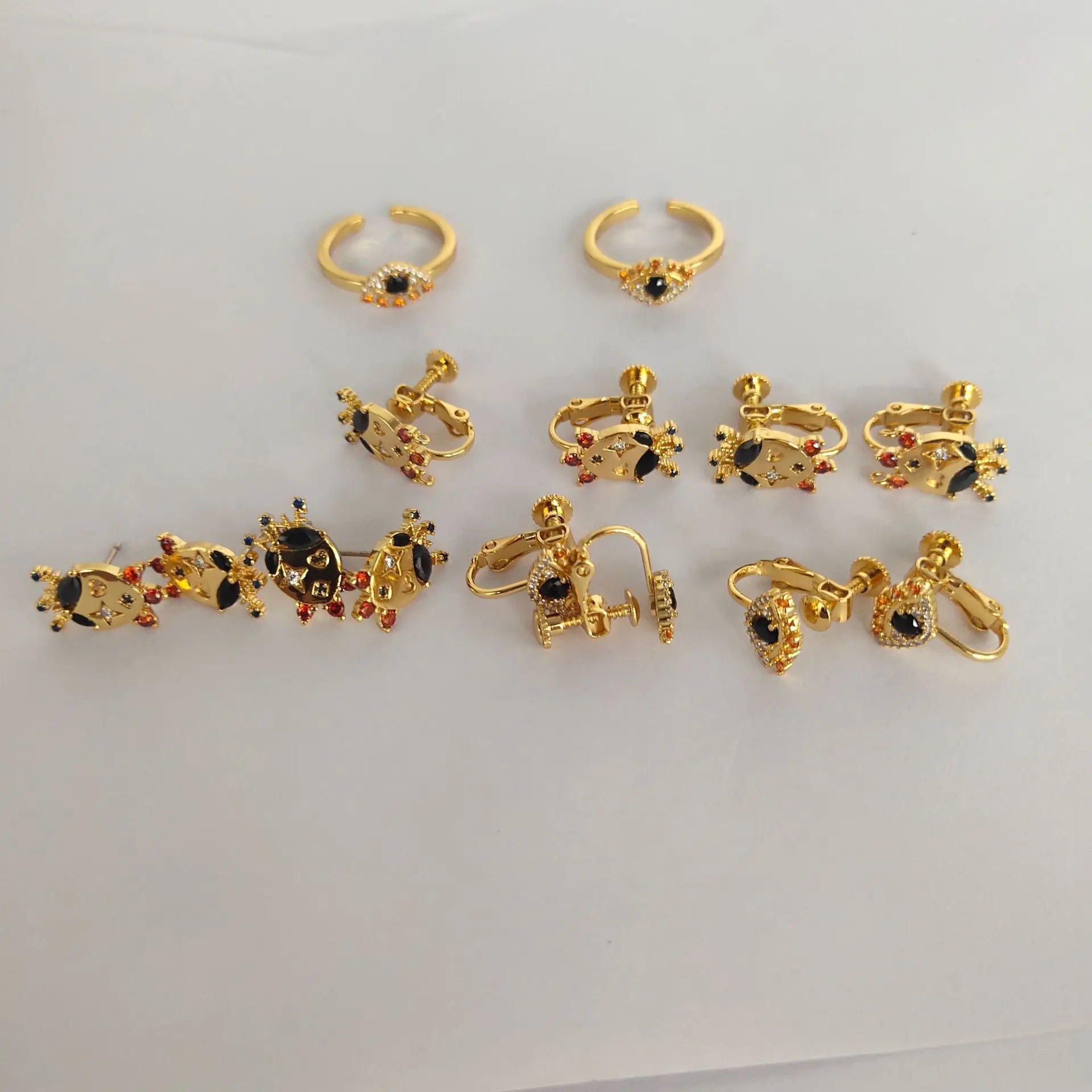 

Qingdao Accessories Diamond Set Demon Eye of the Clip-on Ring Set Supply of Goods