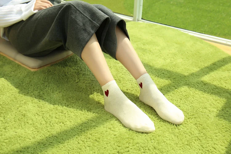 Простой стиль носки Чистый цвет Симпатичная Форма сердца печать носки женские Harajuku хлопок Мягкий Уютный Веселая носки с принтом Короткие носки