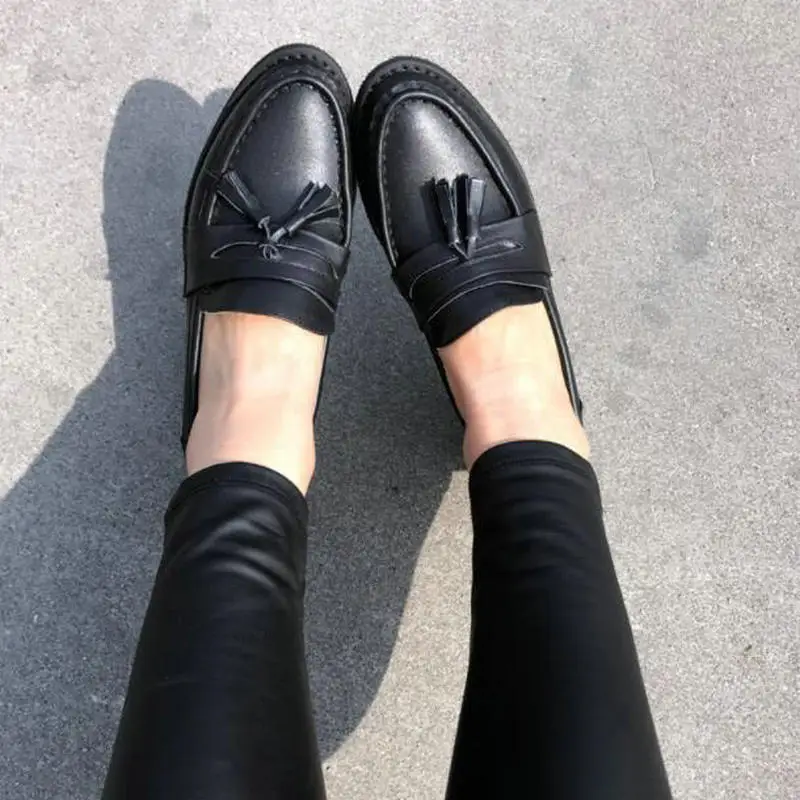 Туфли на плоской подошве из натуральной кожи темно-синего цвета; винтажные тонкие туфли с кисточками; коричневые женские туфли-оксфорды ручной работы с закрытым носком