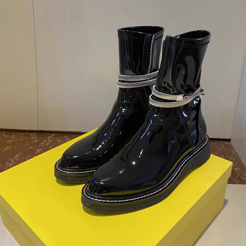Martens-Botas gruesas de Size34-44 para mujer, botas de combate a la moda con punta redonda, zapatos de otoño, 2020