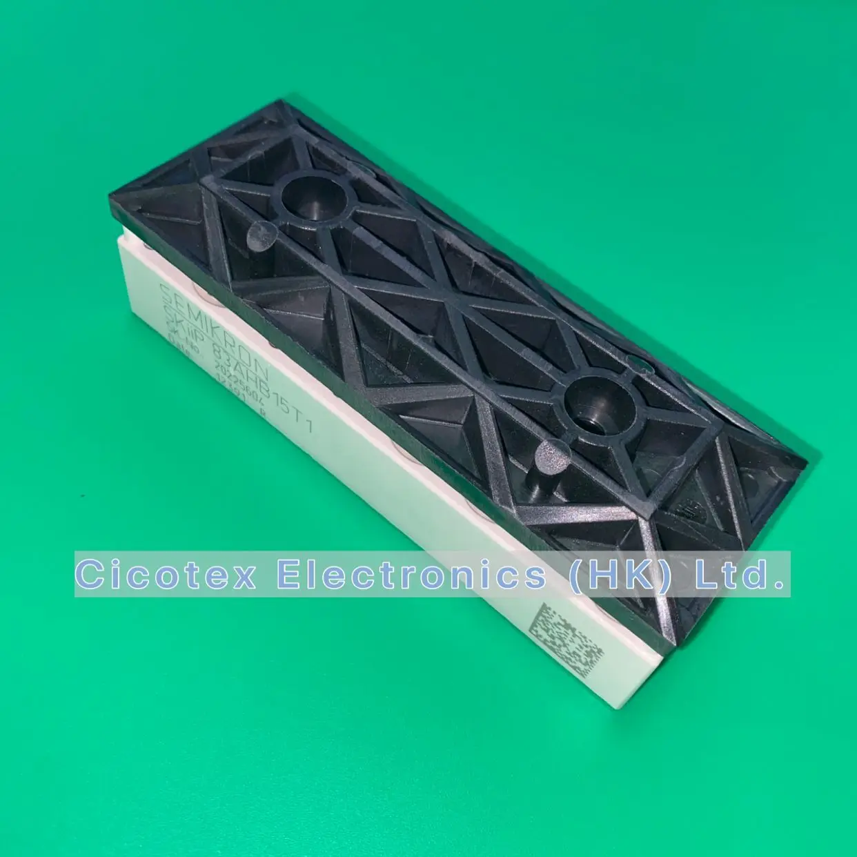 

SKIIP83AHB15T1 модуль IGBT SKIIP 83AHB15T1 3-фазный мостовой выпрямитель + Измельчитель торможения + 3-фазный мостовой инвертор SKIIP83AHB15TI