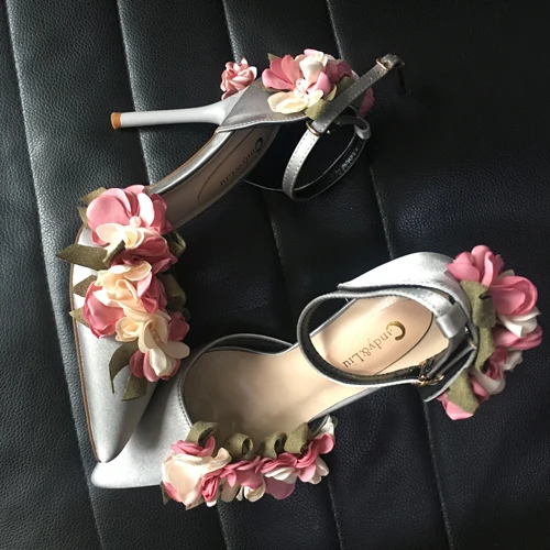 Обувь сандалии для взрослых свадебные розовые шелковые атласы Свадебная обувь Острый носок Ультра Высокий каблук кружевной цветок жемчуг Формальные модельные туфли - Цвет: silver or gray