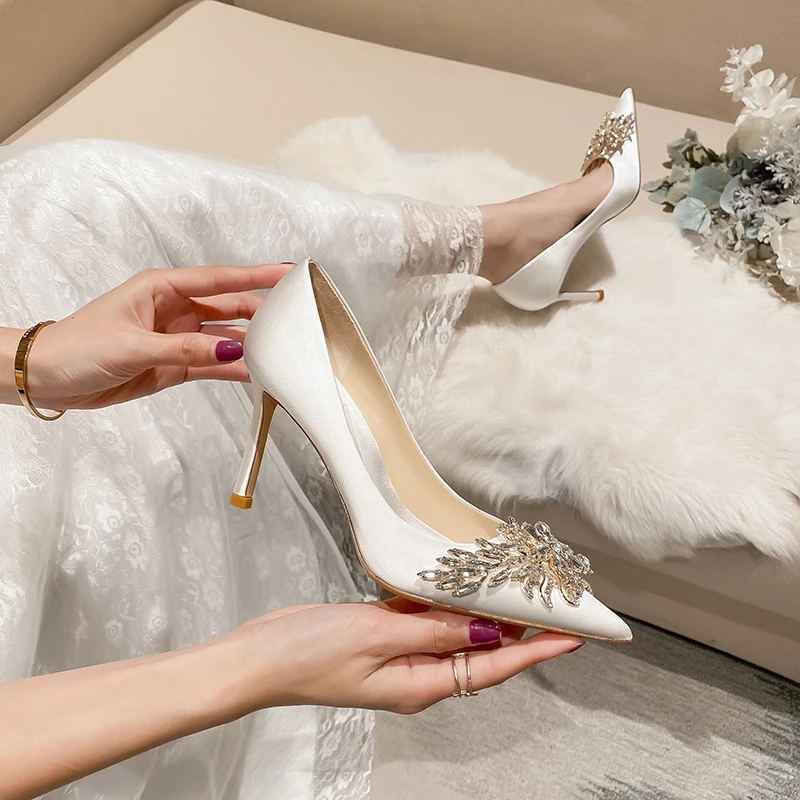 2021 New Crystal Women Pumps Pointed Toe Thin Heels White Stain Shallow Anti-skid Dress Wedding Bride High Shoes Size 34 | Обувь