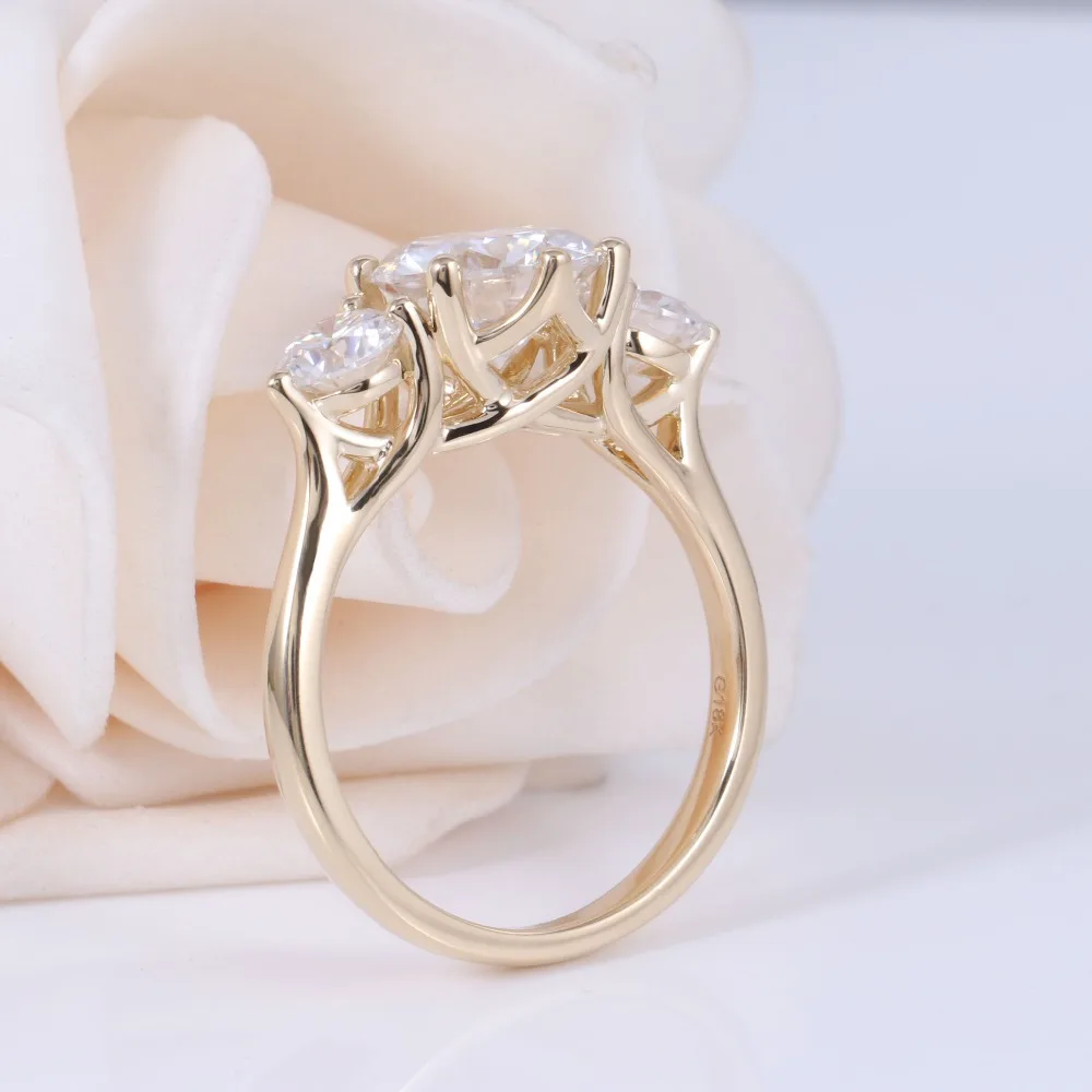 three-stone-moissanite-engagement-ring (4)
