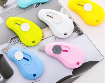 

100pcs/Lot Candy Color Small Size Utility Knife Students Use Mini Express Knife Case Opener Art Knife Stationery UK004
