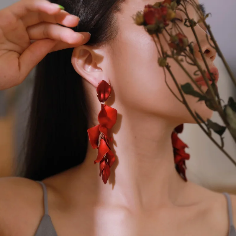 

Korean Big Red Rose Petals Long Dangle Hanging Earrings for Women Statement Drop Earrings Wedding Party Gifts Female Ear Jewelry