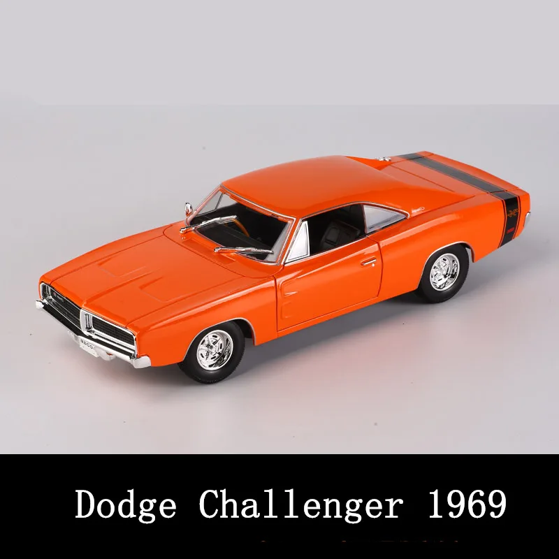 Maisto 1:18 Dodge Challenger автомобиль сплав модель автомобиля моделирование автомобиля украшение коллекция Подарочная игрушка Литье под давлением модель игрушка для мальчиков - Цвет: 1969