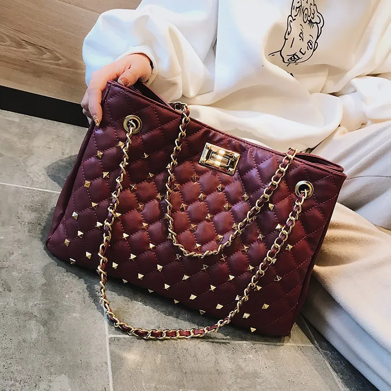 Бургундия Женская сумка на плечо с заклепками, большая цепочка, стеганая стежка, Классическая сумка от известного бренда, дизайнерская сумка, модная женская сумка через плечо, сумка - Цвет: Бургундия
