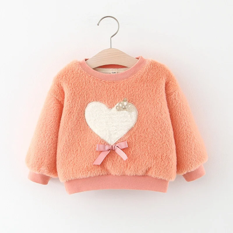 Теплая Зимняя Детская толстовка для девочек; коллекция года; детский бархатный пуловер принцессы с сердечками и бантом для малышей; утепленная толстовка; Верхняя одежда; WT968