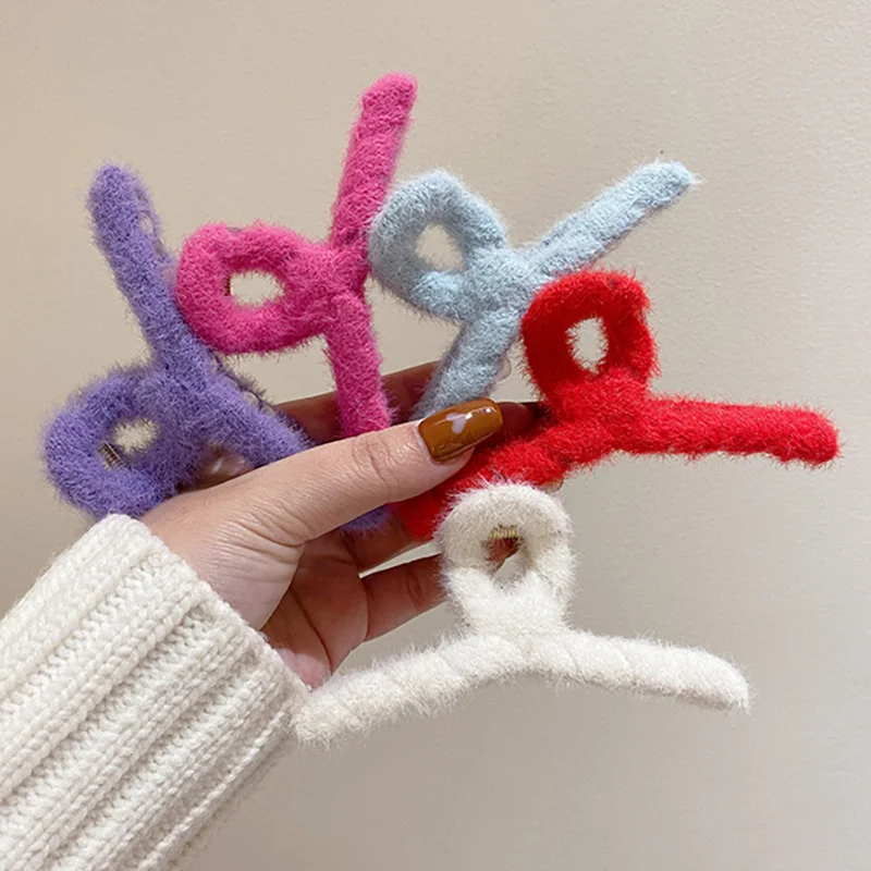 Autumn Winter Plush Hair Claw Clips for Women Cute Candy Color Furry Hairpins Shark Clip Barrette Grab Accessories |