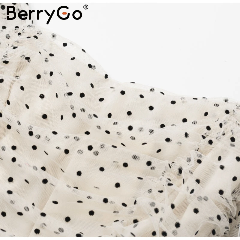 BerryGo платье в горошек с открытыми плечами женское сексуальное Плиссированное облегающее платье с рюшами повседневные платья с вырезом лодочкой праздничные осенние платья