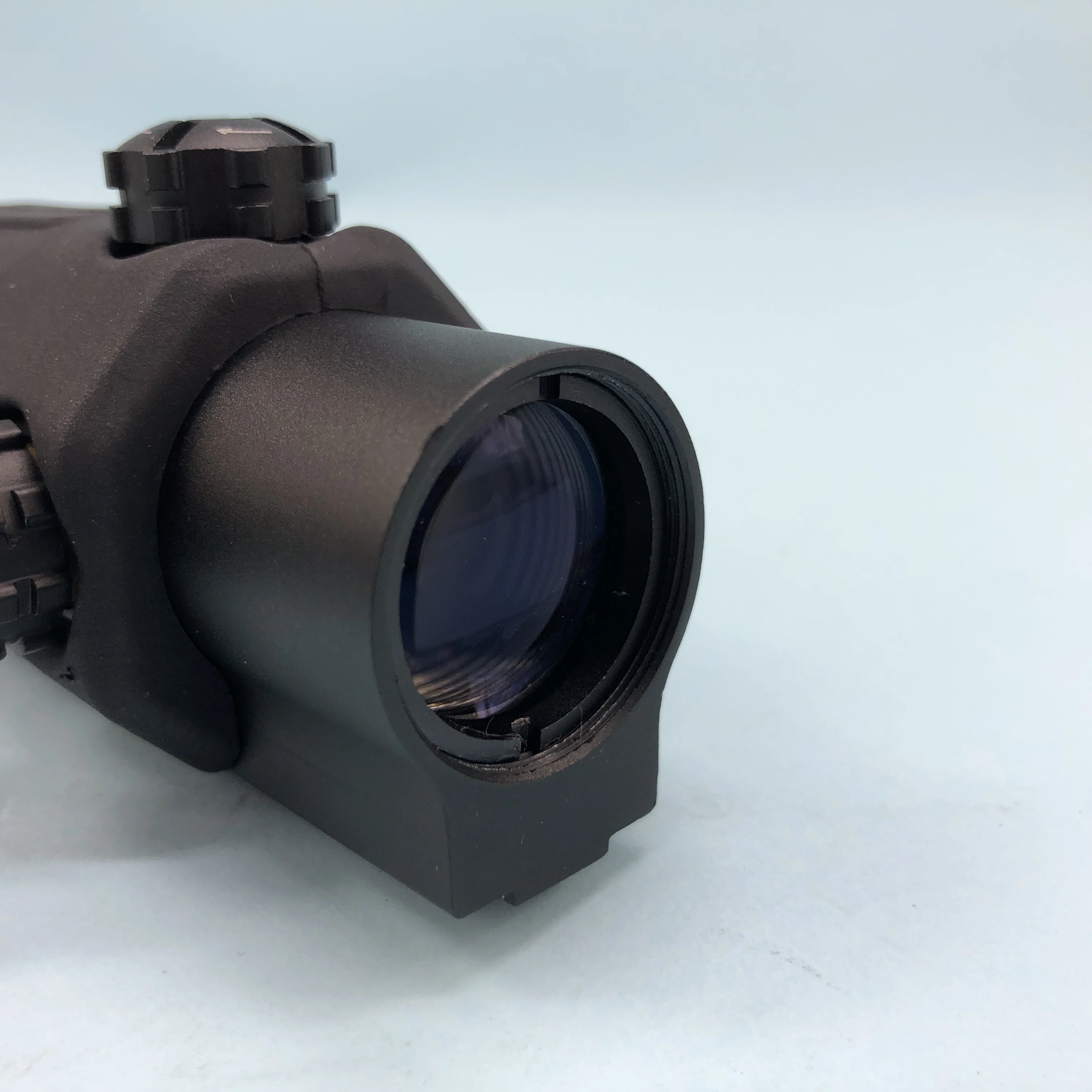

Tactical Scope G33 3X Magnifier with Switch to Side Quick Detachable Mount for Hunting Airsoft Black Sand Colors