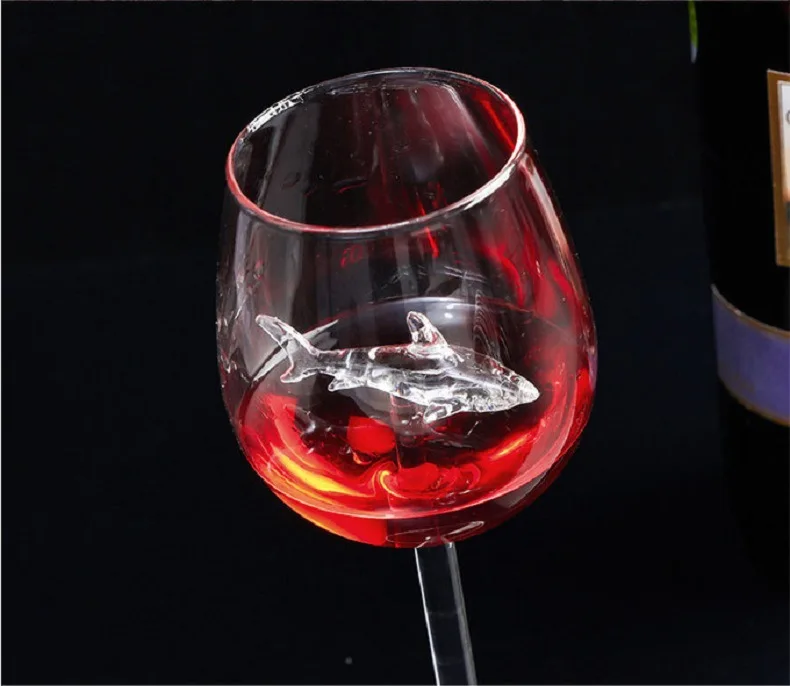 Креативный встроенный бокал для вина в виде акулы, дизайн, бокал для виски, бокал для ужина, украшенный кристаллами ручной работы, вечерние бокалы