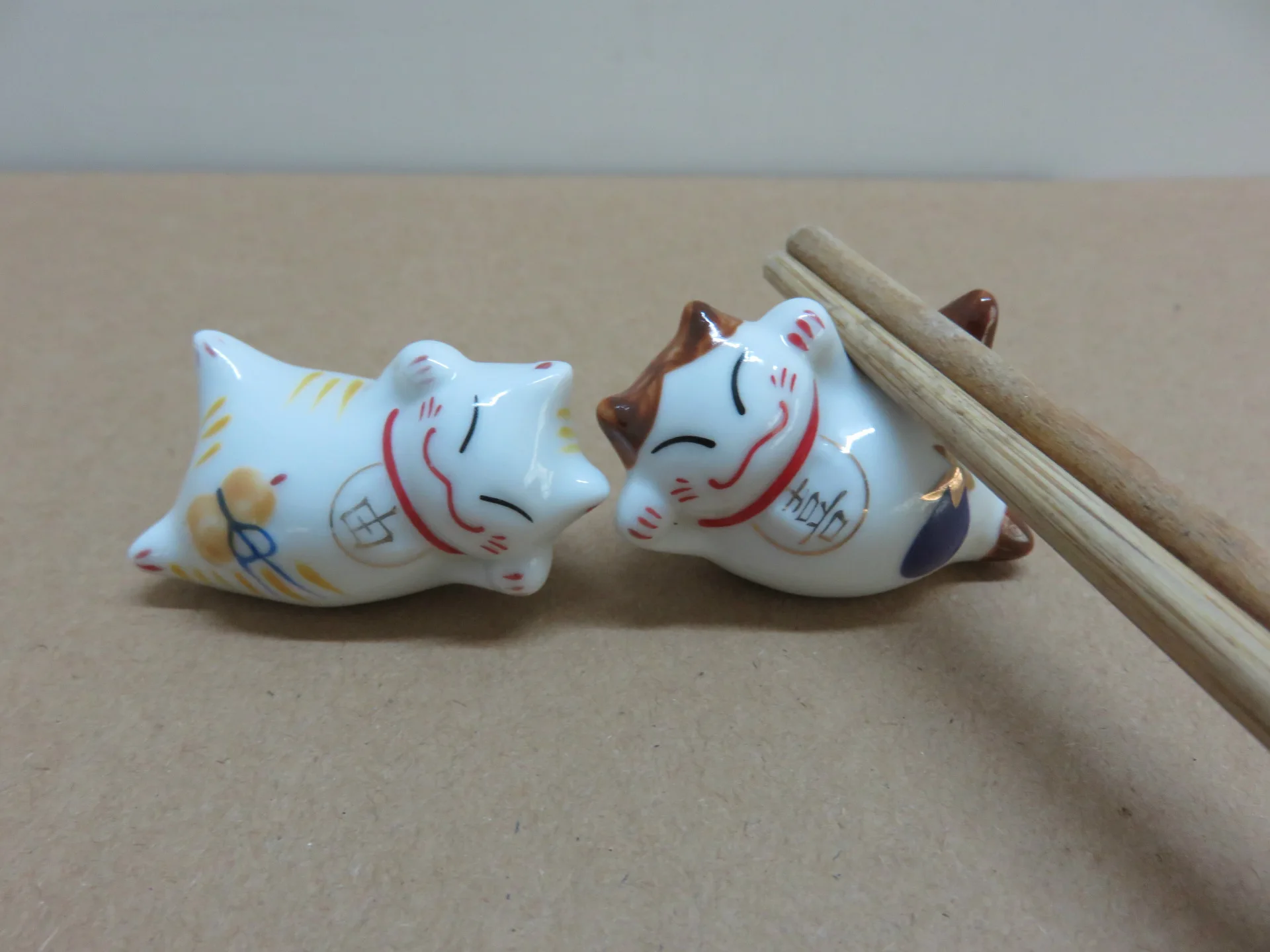 Ceramic cat chopstick rack