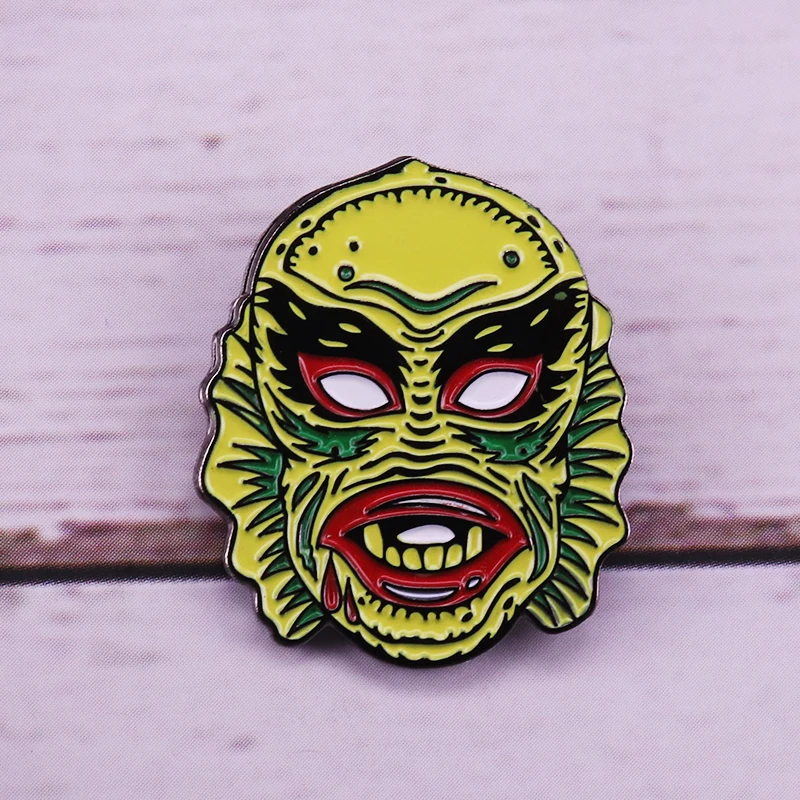 

The creature from black lagoon pin American black-and-white 3D monster horror film brooch