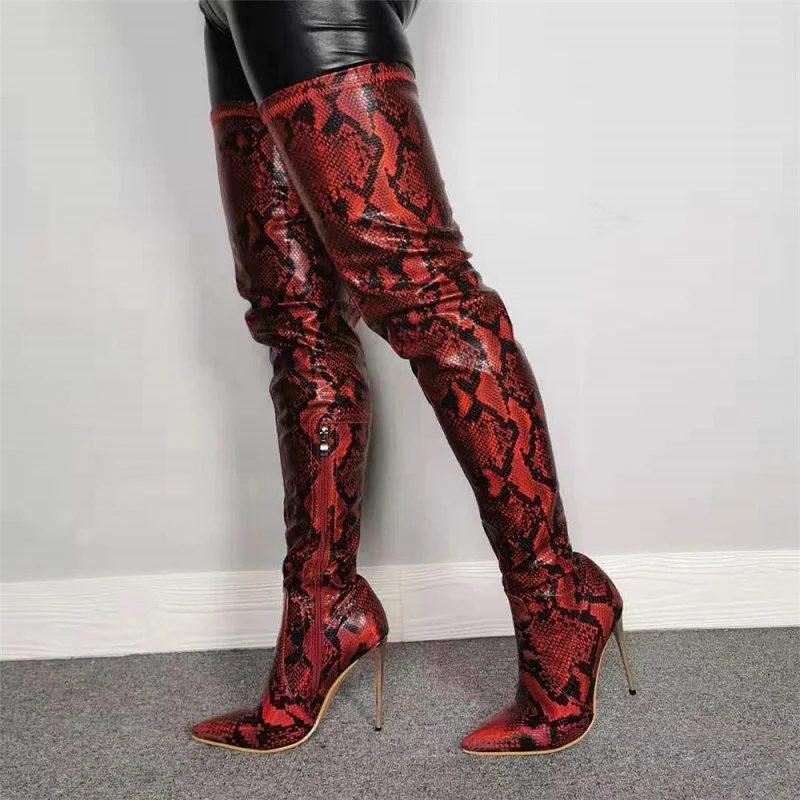 Оригинальное предназначение; Новинка; элегантные красные сапоги до бедра из змеиной кожи; женские сапоги с острым носком на металлическом тонком высоком каблуке; пикантная обувь под вечернее платье