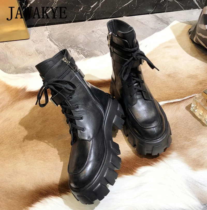 Новинка; ботильоны со шнуровкой на толстой подошве; женские дизайнерские ботинки в байкерском стиле на плоской подошве из черной кожи с ремешком и карманами; зимняя женская обувь