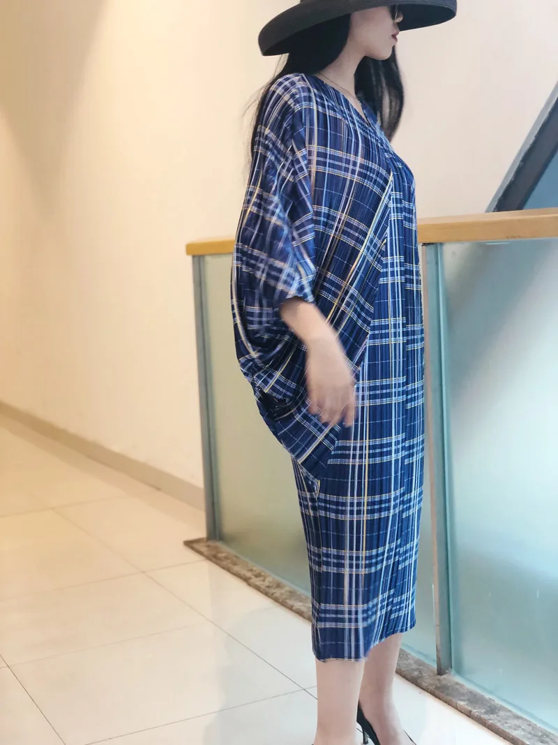 Miyake Плиссированное Платье Новые нерегулярные рукав летучая мышь клетчатые свободные тонкие Большие размеры женские оригинальные