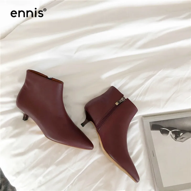 ENNIS/брендовые ботинки из натуральной кожи; женские ботинки на тонком каблуке; обувь на шпильке с острым носком; женские ботинки; сезон осень-зима; цвет черный, красный; A9304
