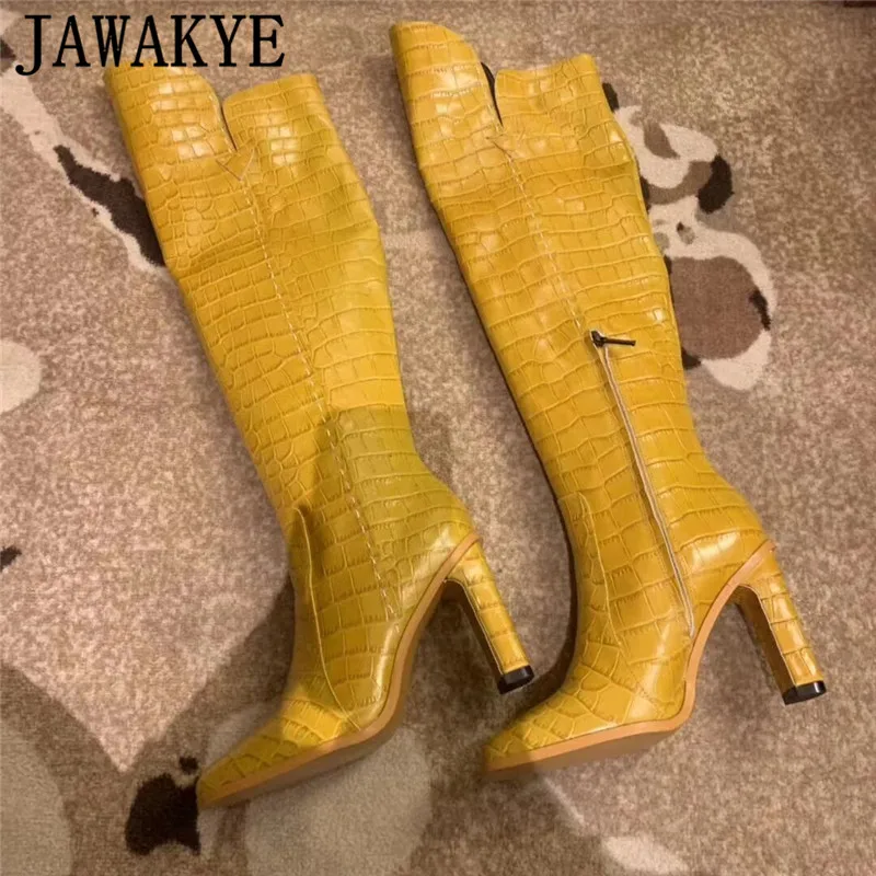 Дизайнерские высокие сапоги до бедра из натуральной кожи для подиума; пикантная обувь для подиума на не сужающемся книзу массивном каблуке; модная обувь для вечеринок с острым носком; модельные женские сапоги