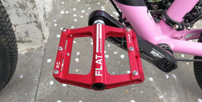 2Pcs MTB Bicycle Pedals Large Widen Aluminum Alloy Bearings Anti-slip Spikes Mountain Bike Pedal Outdoor Cycling Accessories Kit