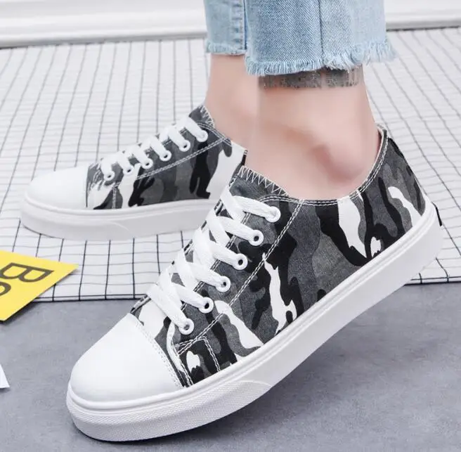 Designer's new low-cut camouflage canvas shoes men's spring breathable wild men's sneakers shoes zapatos de hombre men shoes