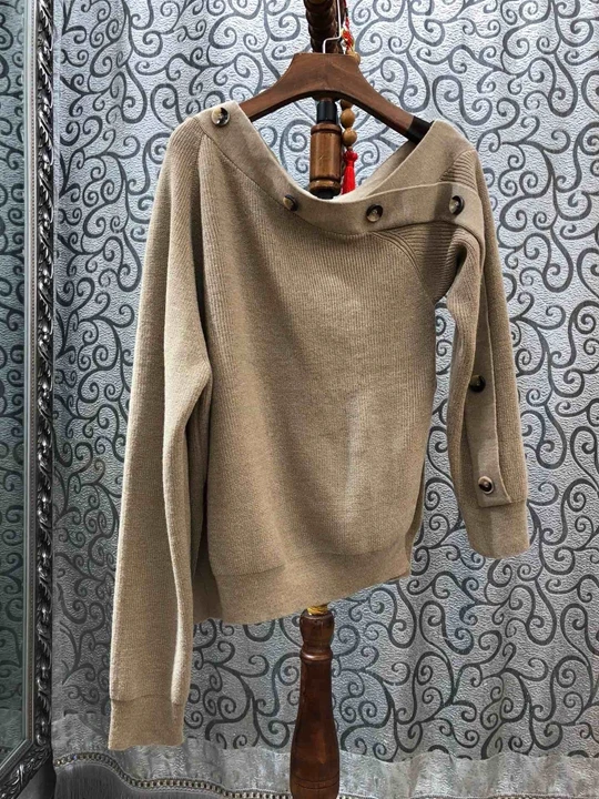 

2019 Early Autumn New Woman Irregular Neck Button Sleeve Decorative Long Sleeve Loose Baitao Knitted Shirt 831