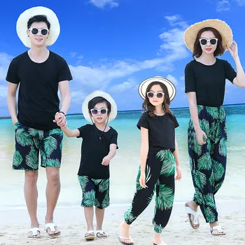 

Sand Beach Family Matching Outfits Look Leaf Mommy and Me 2pcs Clothes Mother Daughter Father Son Boys Girls Tshirt+Shorts Sets