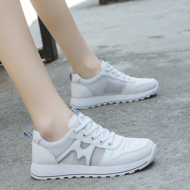 Women Casual Shoes Fashion Breathable Walking Mesh Flat Shoes Sneakers Women 2021 New Gym Vulcanized Shoes White Female Footwear
