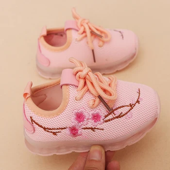 

Boys Girls LED Flash Sports Casual Shoes Baby Sneaker Sport Boys Anti-Slip Soft Sole Child Embroidered Bright Shoes Fashion New