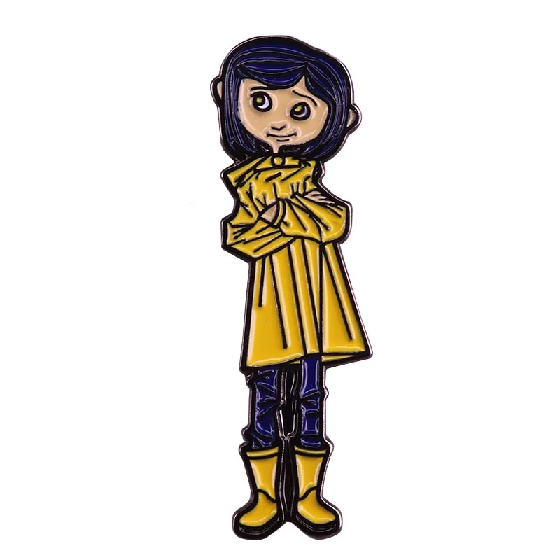 Coraline эмалированная булавка милая кукла в желтом дождевике брошь жуткая анимация