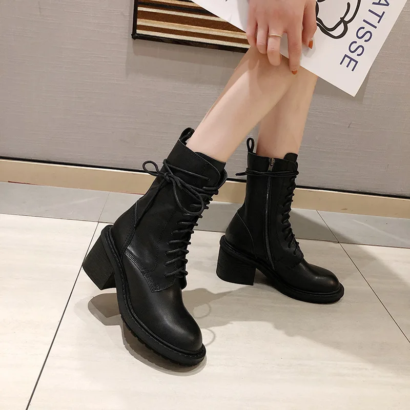 Сапоги в жокейском стиле; роскошные дизайнерские женские ботинки с круглым носком; коллекция года; женские Ботинки Martin на низком каблуке; женские ботинки на шнуровке
