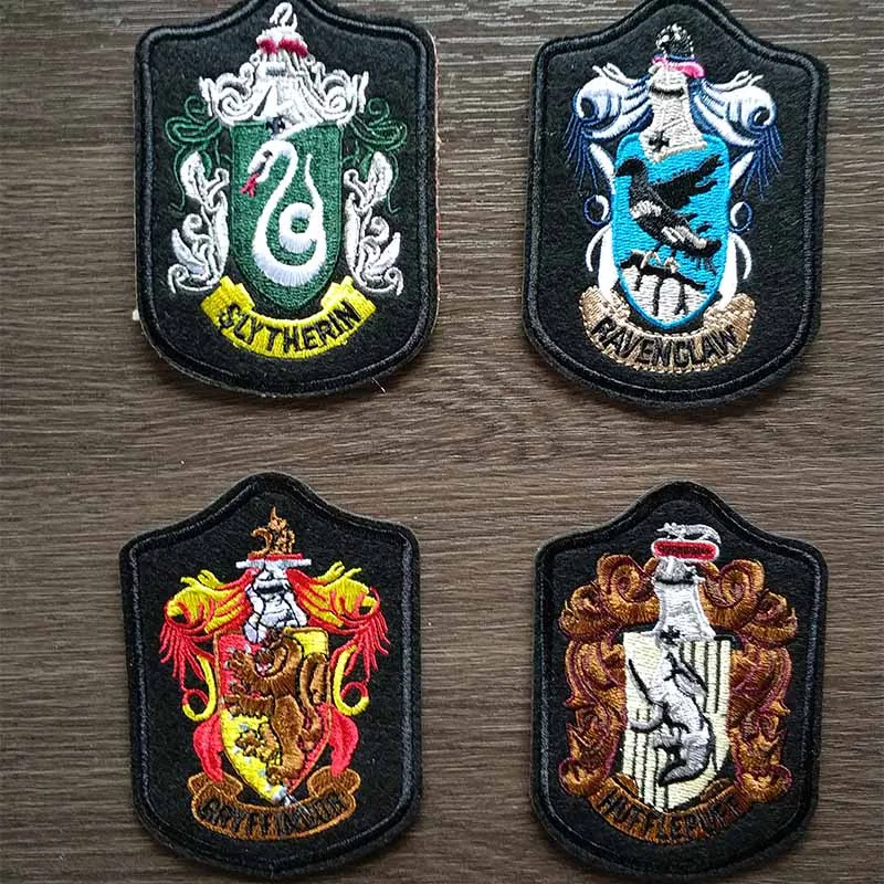 4 different 4 шт./лот Косплей Shcool для аппликации, шитья Гриффиндор Слизерин Ravenclaw Hufflepuff патчи для Харрис костюм - Цвет: 4 different