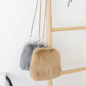 

Faux Fur Kiss Lock Messenger Bag Women Winter Fluffy Muff Cute Small Size Cell Phone Handbag Female Casual Cute Crossbody Bag